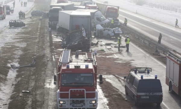 В Польше в аварию попали почти 40 автомобилей