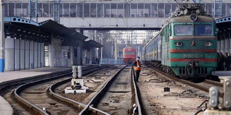 «Укрзализныця» значительно увеличила перевозку грузов и пассажиров